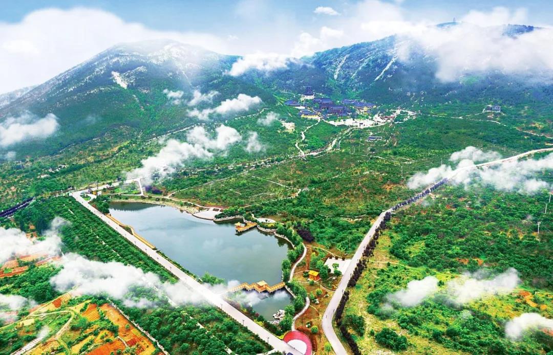 变“裸岩秃山”为“森林氧吧”