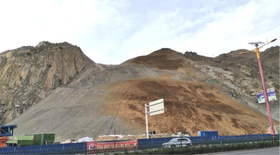6、拉鲁湿地北山采石场修复中.jpg